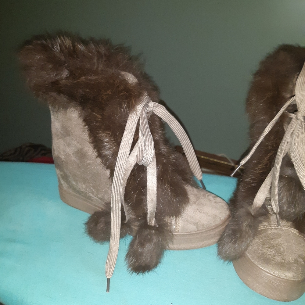 Boots - Picture 3 of 3